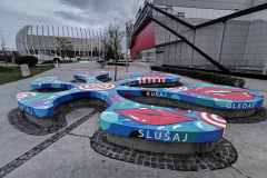 Grupa ZID oslikala cvjetove ispred Arena Centra