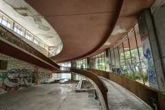 Ruševni modernistički dragulj Krvavica Ruševni modernistički dragulj Krvavica