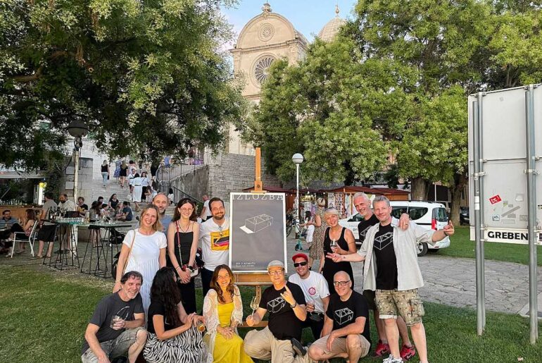 Otvorena je prva izložba umjetničke Grupe ZID u šibenskom Azimutu